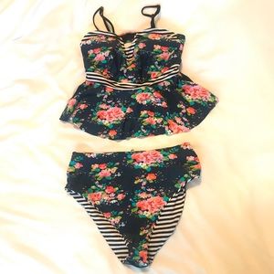 Women’s tankini swim suit